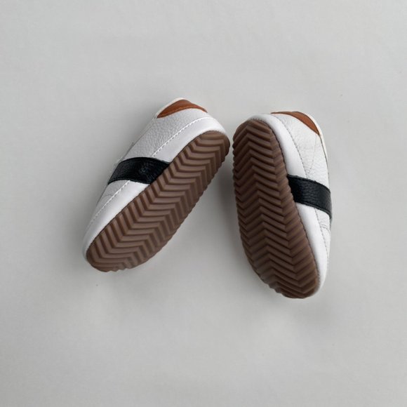 ❌SOLD Little Love Bug Black and White Sneakers - Picture 5 of 6